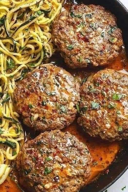 Bistecche di hamburger con salsa di cipolla*
