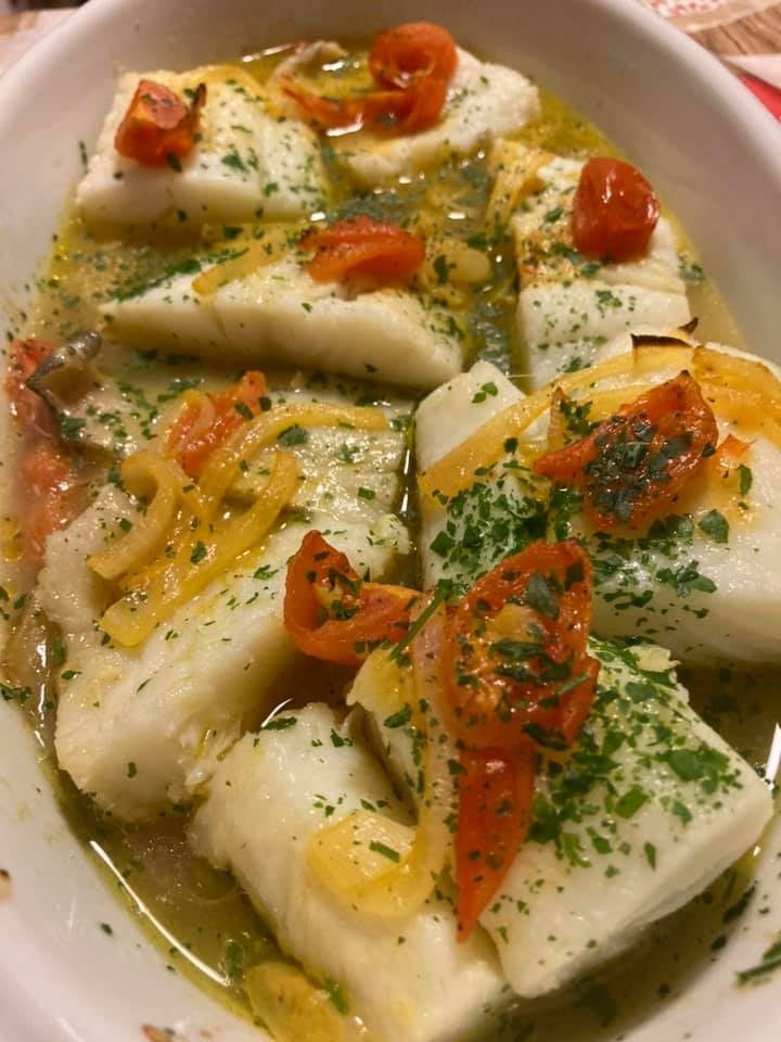 Baccalà con patate, pomodorini e cipolle