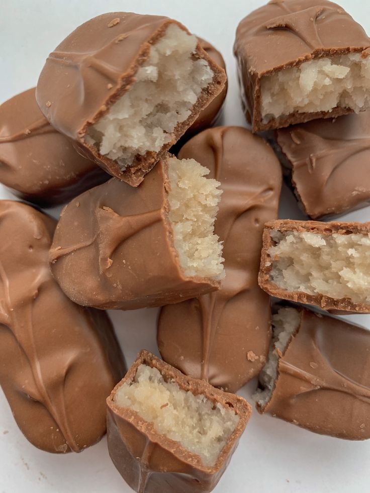 Barrette di cioccolato al cocco fatte in casa Foto di Tinsouf Tinsouf3 settimane fa04 minuti di lettura