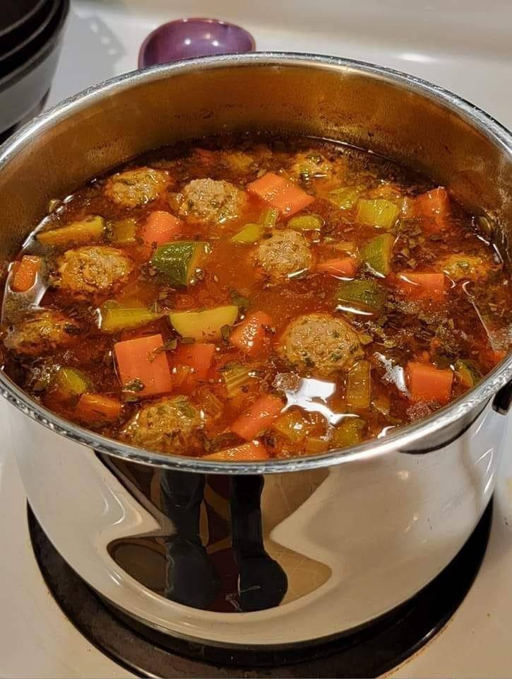 Zuppa di Albondigas (zuppa di polpette messicane)