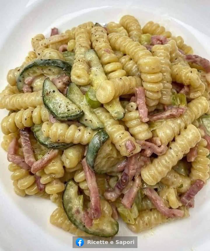 FUSILLI CON ZUCCHINE, SPECK E ROBIOLA