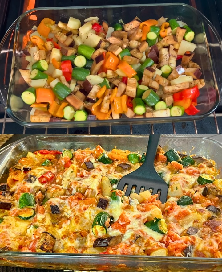 Casseruola di verdure arrostite con salsa di pomodoro e formaggio