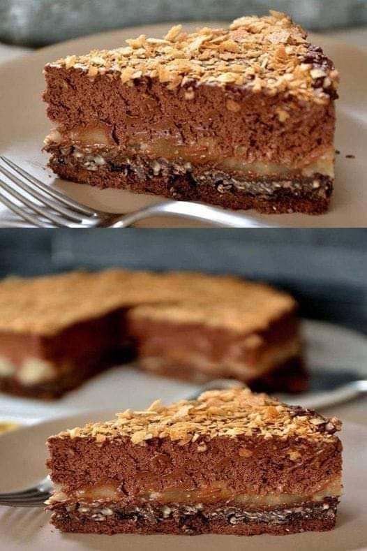 Torta croccante e morbida al cioccolato e pere