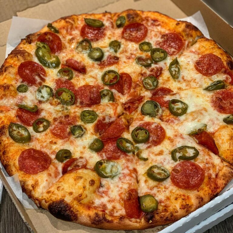 Come preparare la pizza con salsiccia piccante Jalapeno