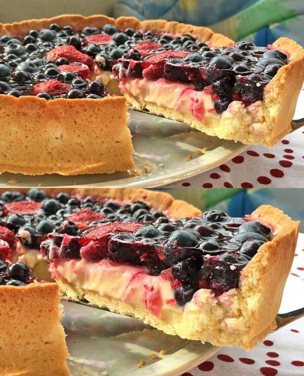 Torta Tirolese con Crema Pasticciera e Frutti di Bosco su Pasta Frolla: Un Delizioso Dessert Fatto in Casa