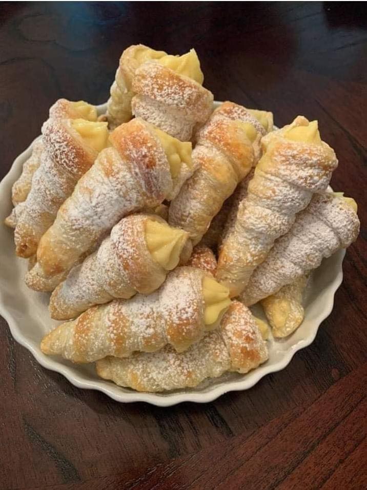 Cannoncini Ripieni Di Crema Italiana