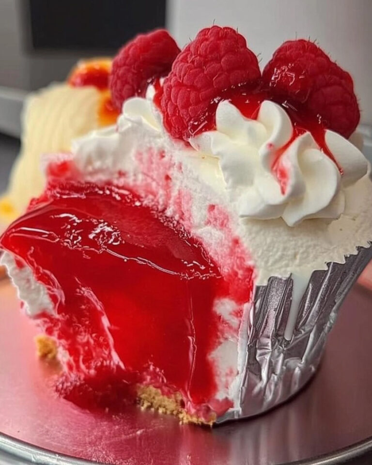 Cheesecake alle fragole e velluto rosso