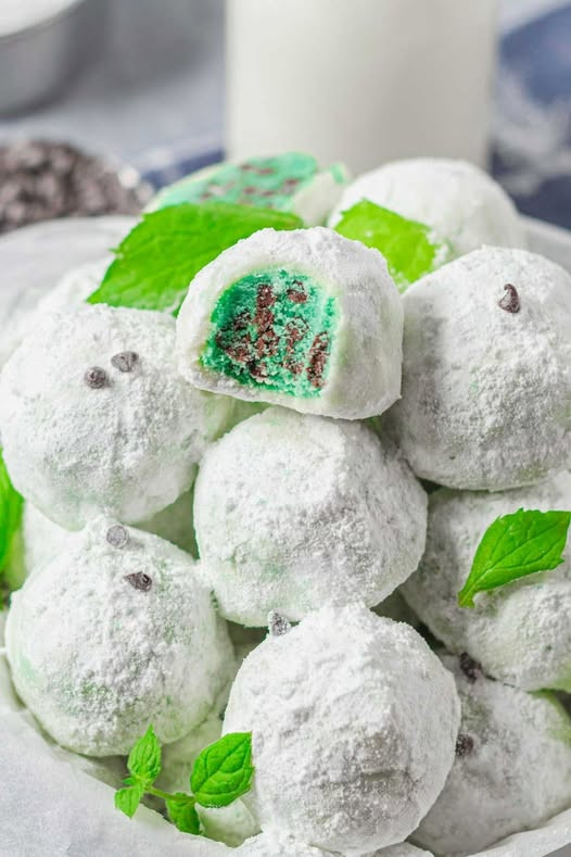 BISCOTTI PALLA DI NEVE ALLA MENTA