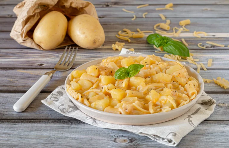 Pasta Patate e Provola: La Ricetta Napoletana per un Primo Più Cremoso che Mai