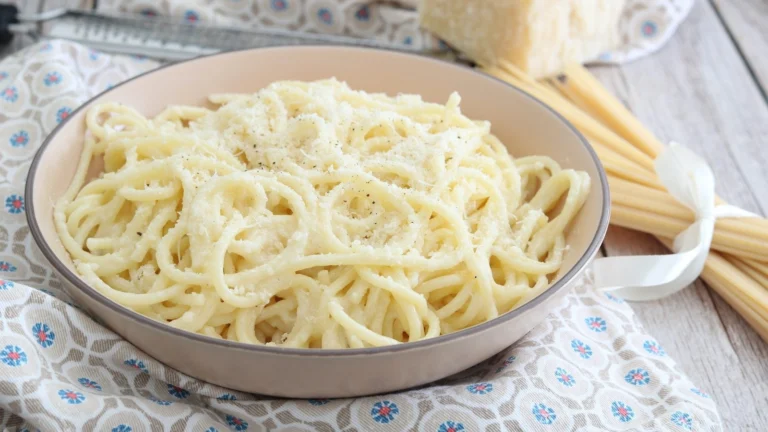 Pasta al Burro e Parmigiano: La Ricetta Cremosa e Confortevole