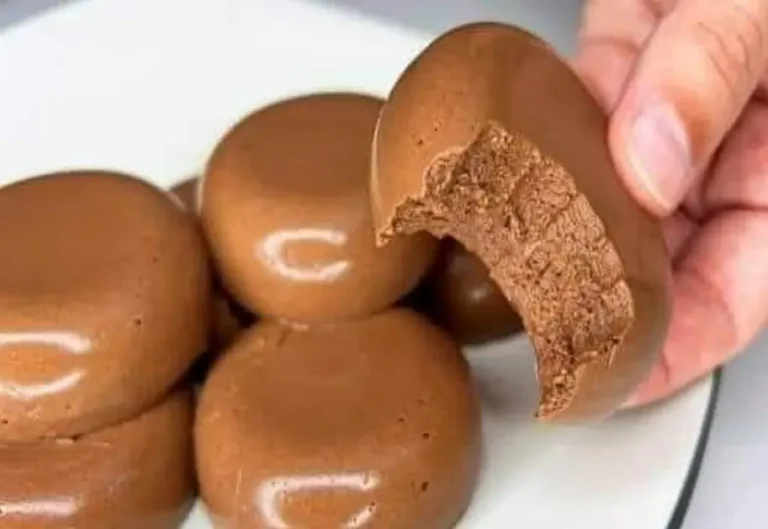 Deliziosa mousse al cioccolato ipocalorica con soli 3 ingredienti