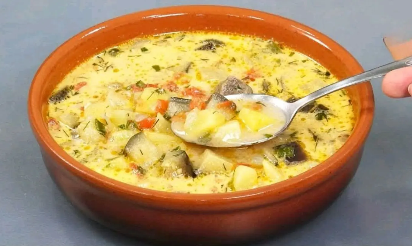 Zuppa cremosa di melanzane e verdure
