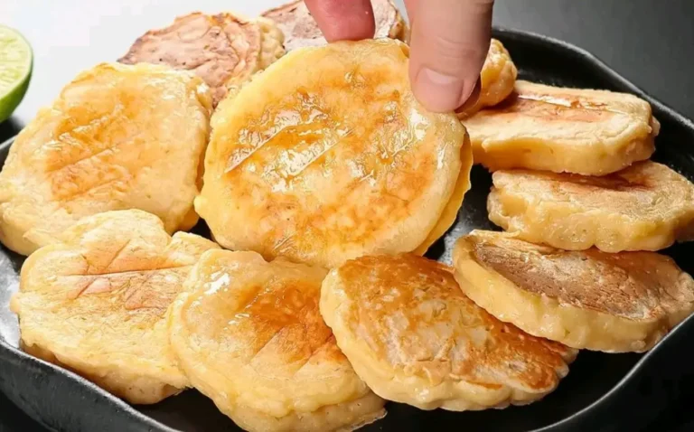 PANCAKE DI MELA, BANANA E YOGURT GRECO