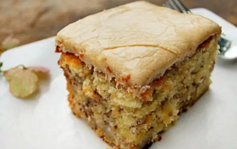 Torta succulenta di banane