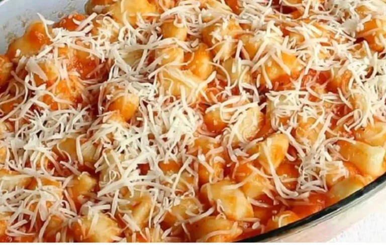 Gnocchi fatti in casa che si sciolgono in bocca realizzati con soli 4 ingredienti