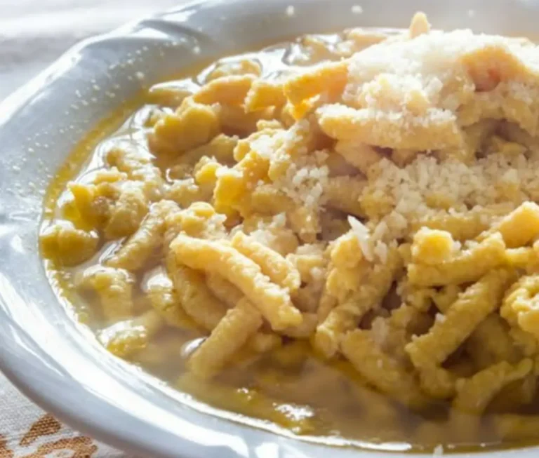 Un piatto tipico della tradizione davvero saporito.Pochi, semplici e gustosi ingredienti per un piatto economico e gustoso.