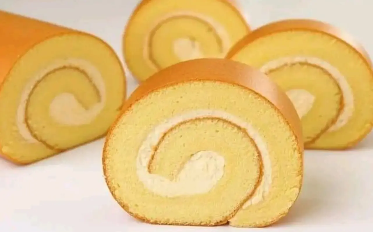 La ricetta più semplice e gustosa per il rotolo di torta svizzero alla vaniglia! Si scioglie in bocca!