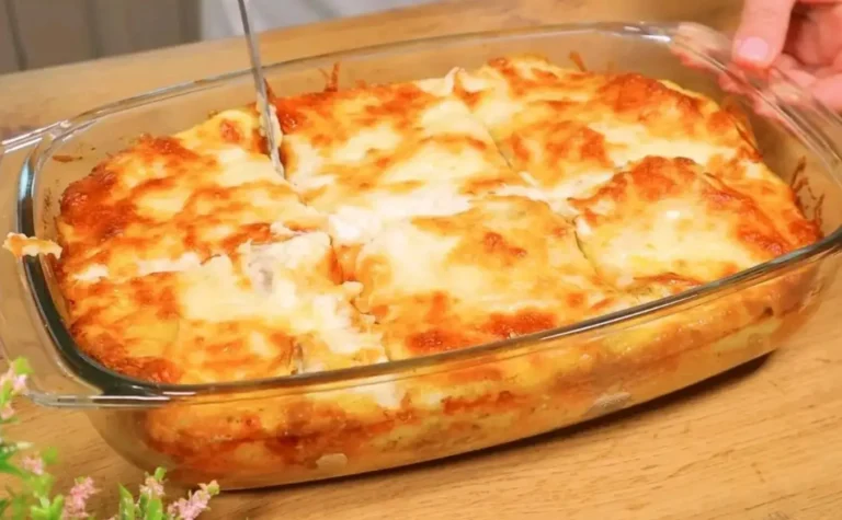 Sformato di patate al formaggio – Contorno di patate super facile e cremoso. Ricetta per un piatto di patate al forno.