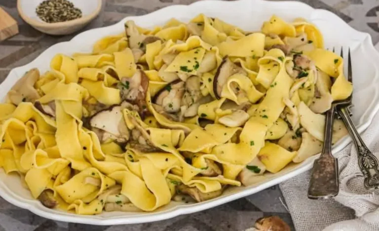 Tagliatelle ai funghi porcini: la ricetta per un antipasto autunnale semplice e gustoso