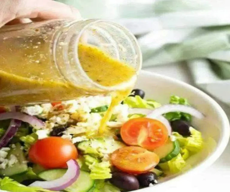 La mia ricetta segreta per il condimento per l’insalata fatto in casa.