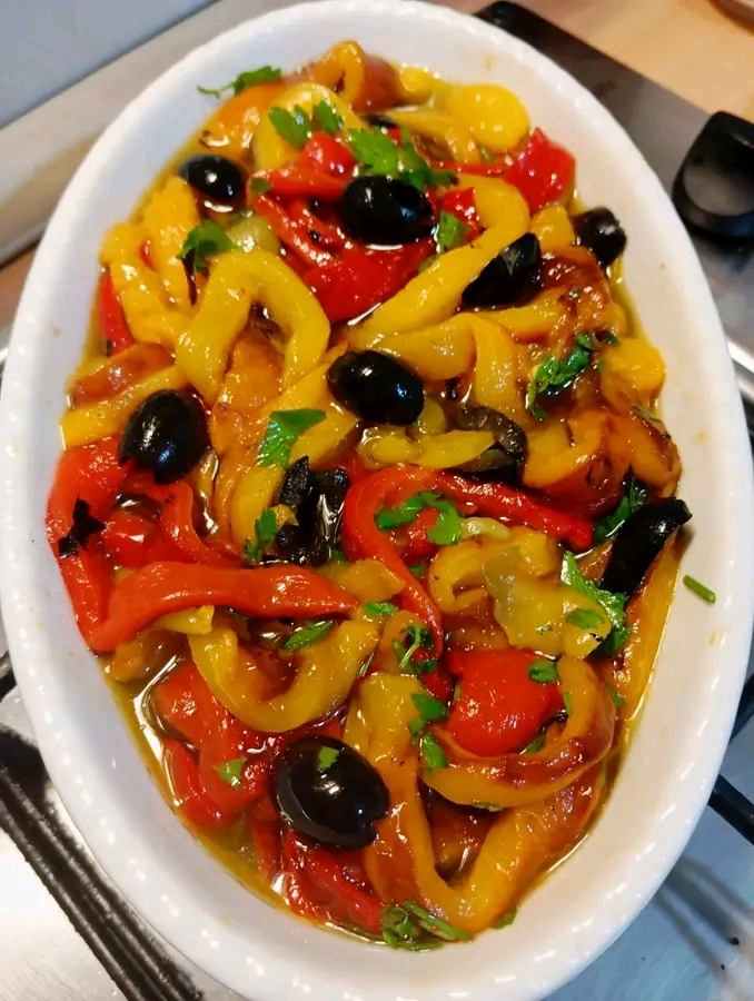 Peperoni Arrosto con Olive Nere e Prezzemolo