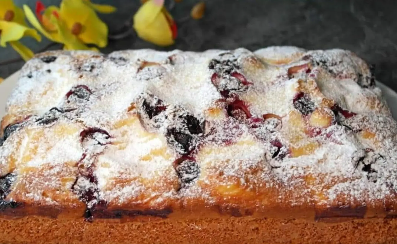 Torta allo yogurt e ciliegie