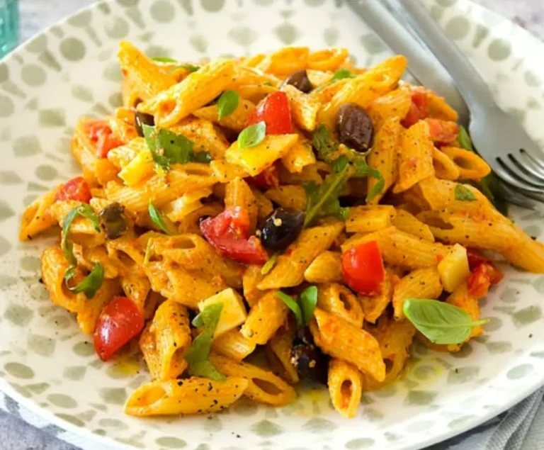 Frulla pomodorini, ricotta e rucola e avrai un condimento delizioso per la tua pasta fredda