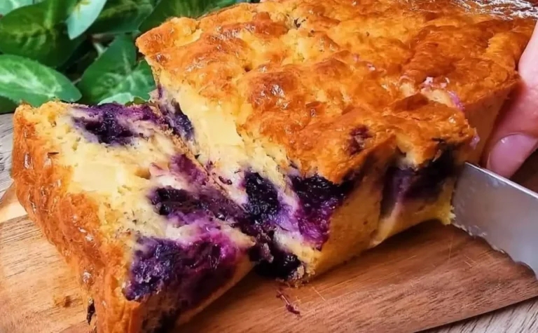 Avena, mela, yogurt e mirtilli! Una ricetta deliziosa e facile per una torta dietetica!