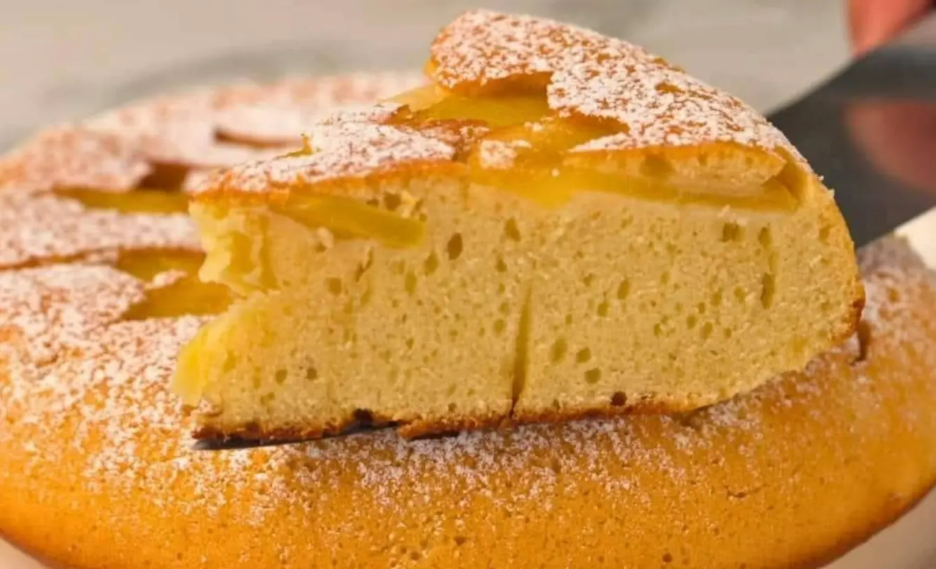 Torta di mele in padella! Una torta di mele che si scioglie in bocca! Facile e deliziosa
