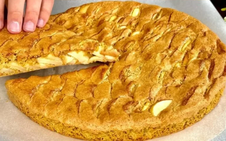 Mescolate tutto insieme e infornate. Torta di mele e avena facile e deliziosa! Senza farina.