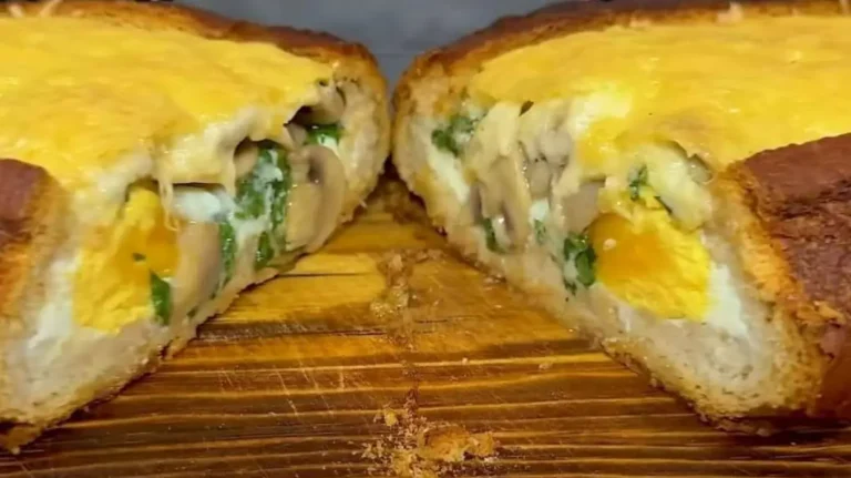 Basta versare l’uovo sul pane e il risultato sarà incredibile! Una ricetta deliziosa!