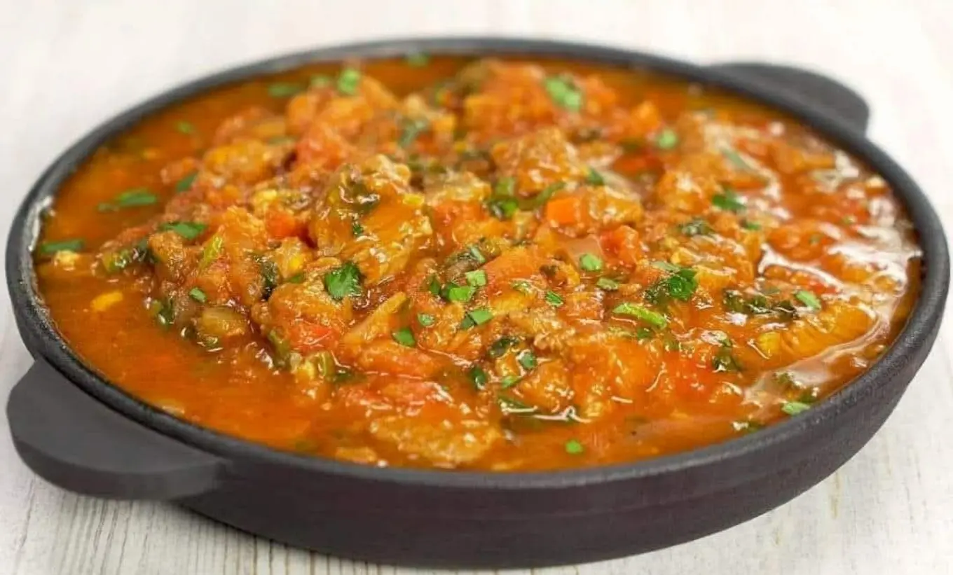 Spezzatino di vitello alla georgiana con verdure ed erbe aromatiche