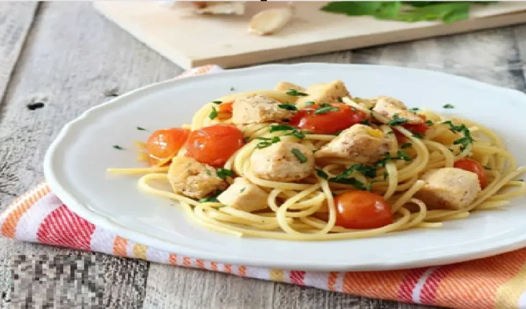 Spaghetti con orata e pomodorini: la ricetta del primo piatto economico e d’effetto