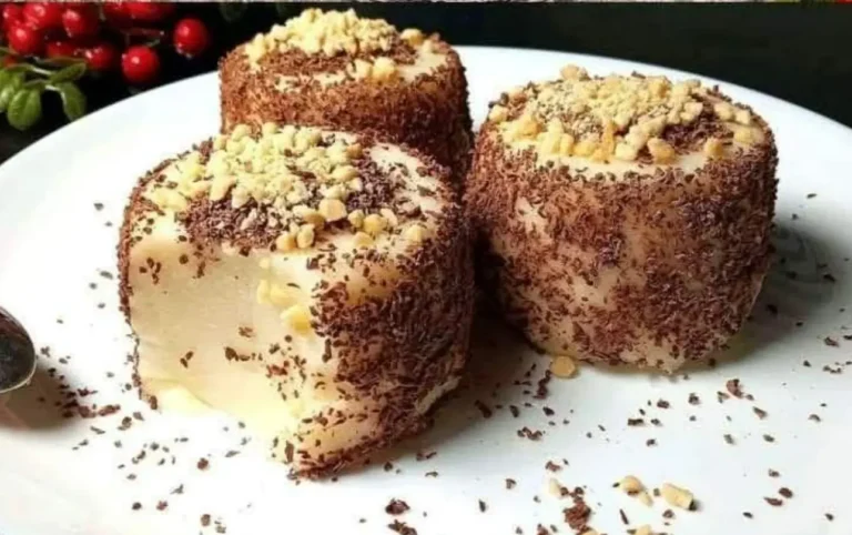 Budino cremoso alla vaniglia con copertura al cioccolato
