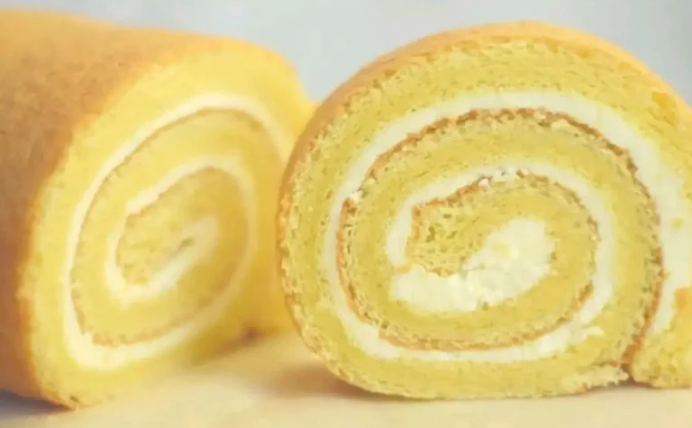La ricetta più semplice e gustosa per il rotolo di torta svizzero alla vaniglia! Si scioglie in bocca!