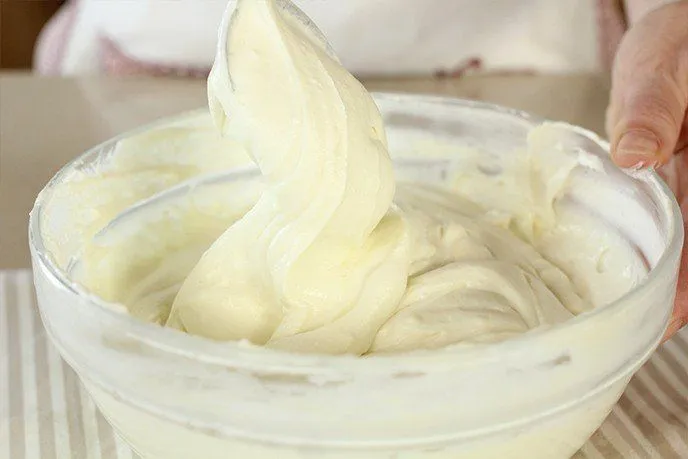 Il trucco magico per trasformare il latte in panna montata: una delizia fatta in casa