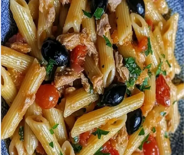 Pasta in un attimo Penne Rigate con Tonno Pomodorini e Olive per un viaggio di sapori nel Mediterraneo!