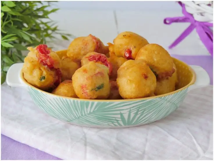 Frittelle al pomodoro facili e veloci: pronte in pochissimi minuti, andranno a ruba!
