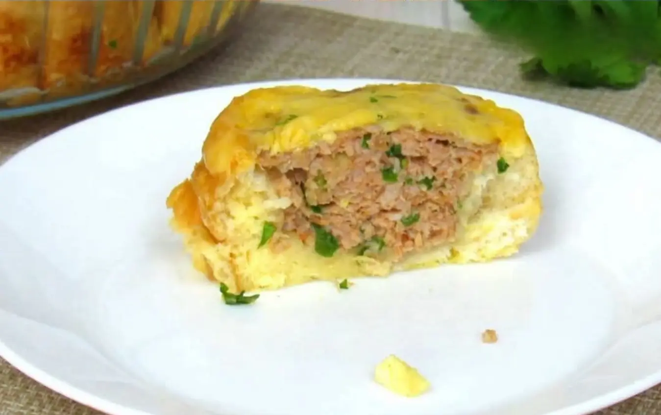 Baguette ripiena di carne macinata e formaggio