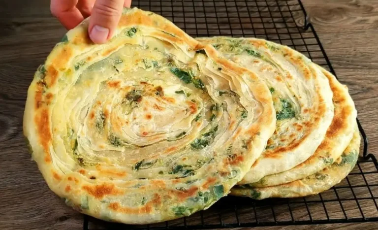 Non si può comprare questo pane al supermercato! È il miglior pane piatto in padella che abbia mai mangiato.