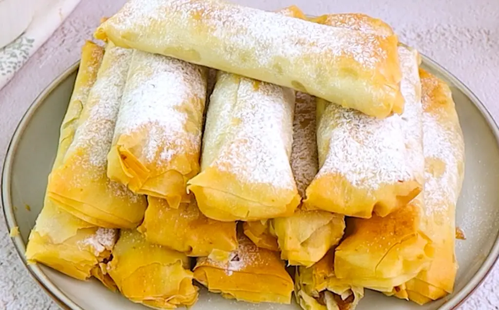 Milopitakia: la deliziosa delizia di pasta fillo che piacerà a tutti!