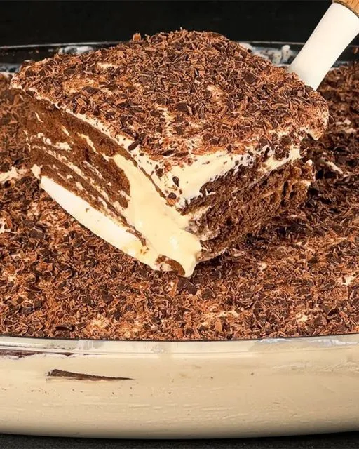 Torta di Biscotti al Caffè e Cioccolato Senza Cottura