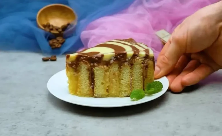 Pan di Spagna classico all’arancia e limone con glassa al cioccolato fondente
