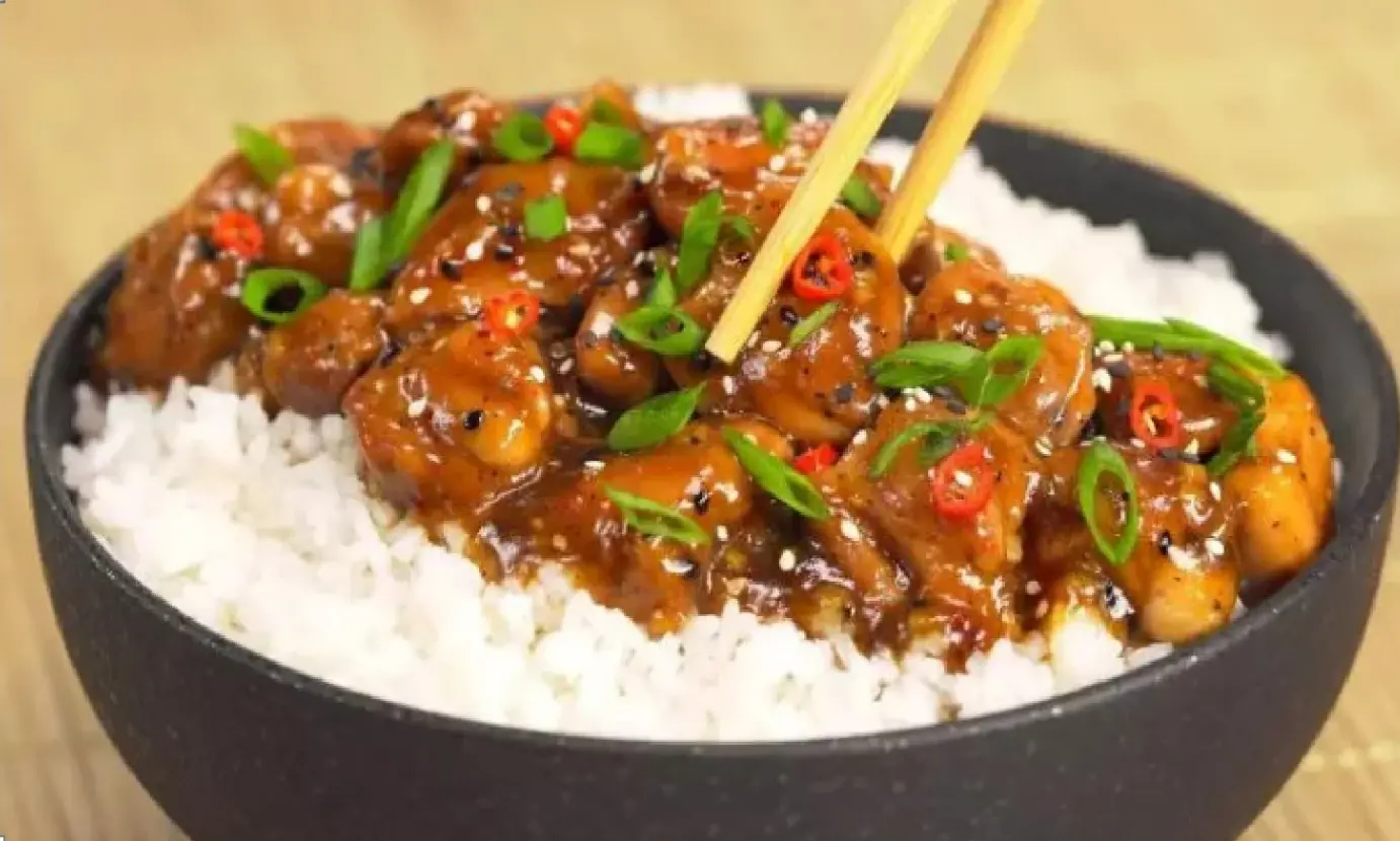 A quanto pare ho cucinato il riso nel modo sbagliato per tutta la vita. Una donna cinese ha spiegato come si prepara il riso in Cina.