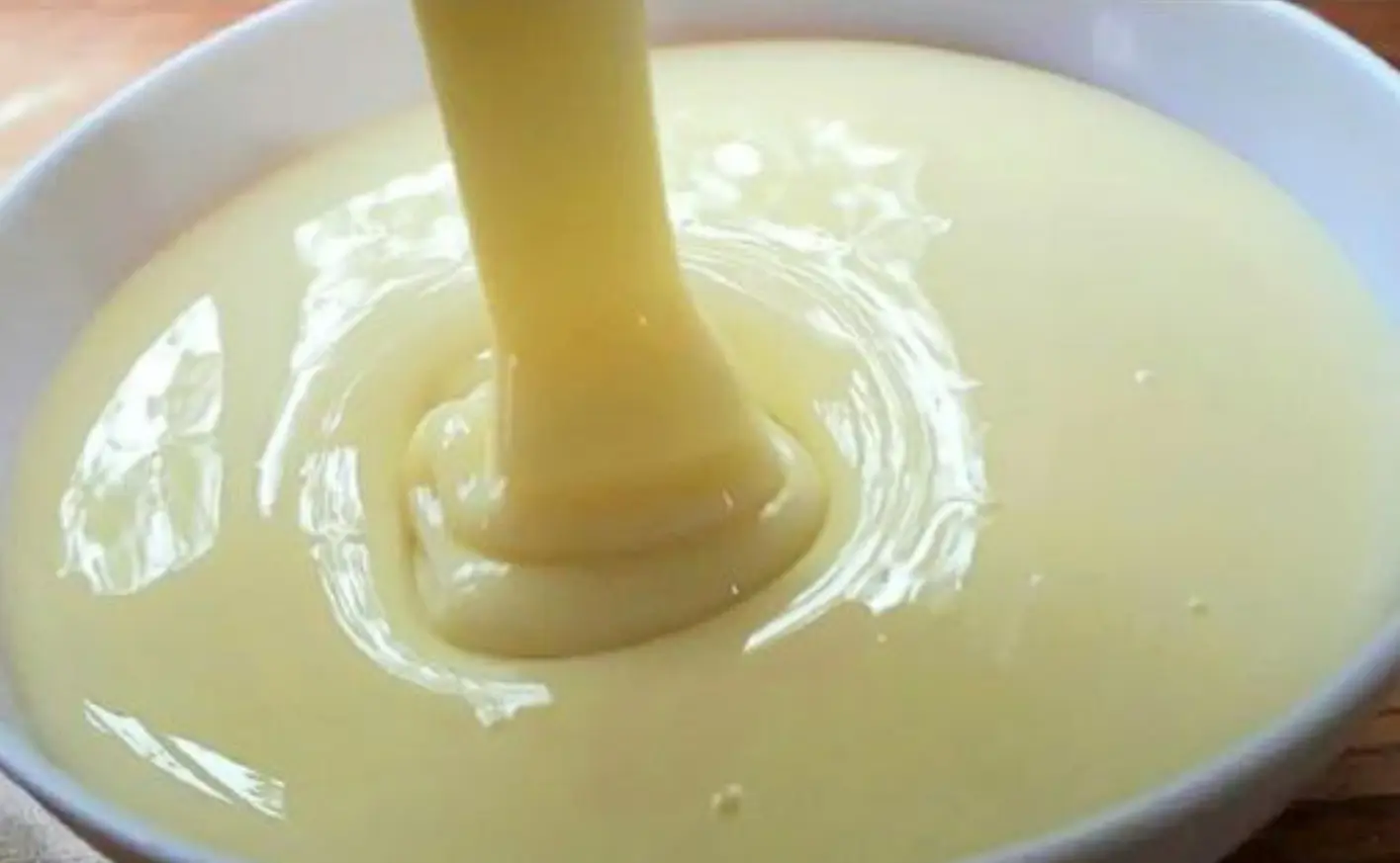 Latte Condensato Fai-da-Te con Solo 2 Ingredienti: Facile, Economico e Delizioso!