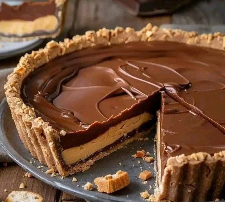 Pastel gigante de mantequilla de cacahuete de Reese