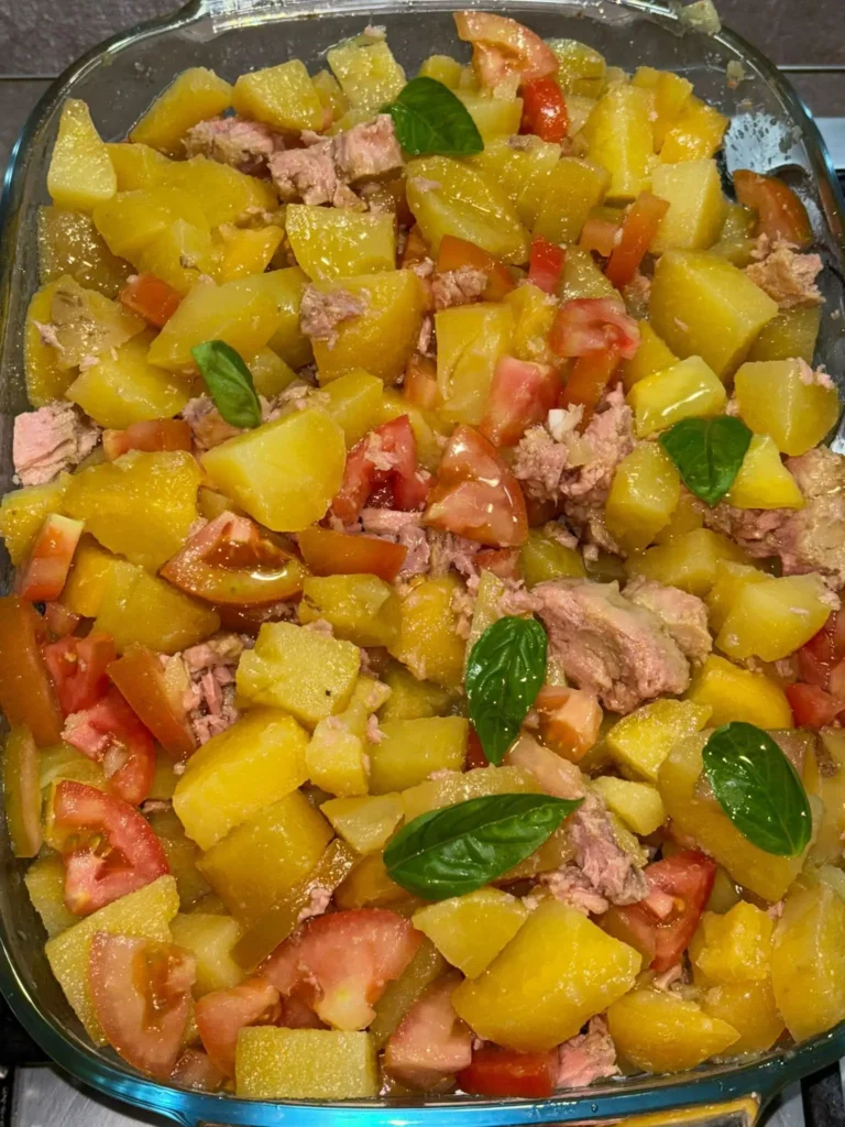 Insalata di Patate con Pomodori e Tonno