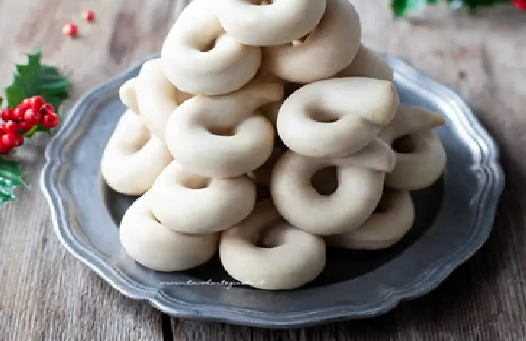 Ingredienti (per circa 20-25 raffiuoli) Per la pasta frolla: