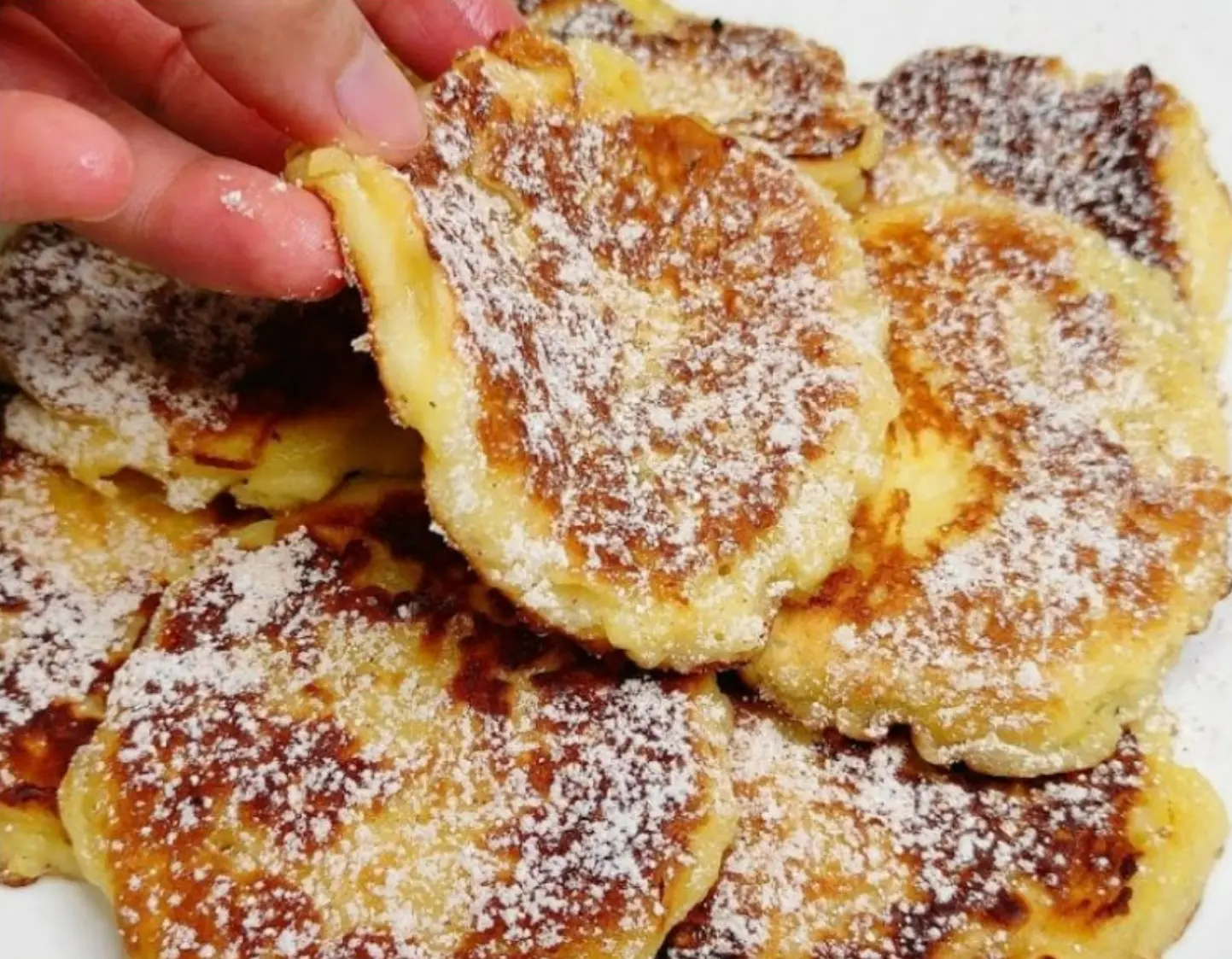 Mini pancake alle mele, deliziosi e saporiti.