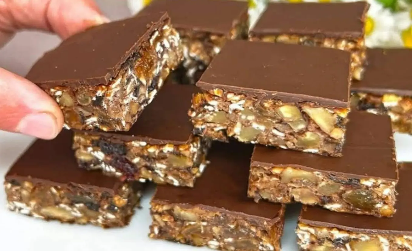 BARRETTE D’AVENA SENZA COTTURA » Barrette energetiche al granola facili da preparare per una colazione o uno spuntino sano